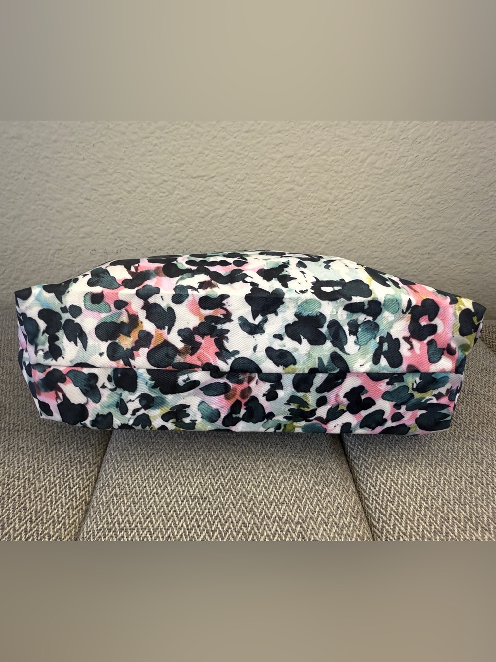 LeSportsac Zipper Pouch, ‘Charming Cheetah’ Watercolor Pattern - Picture 5 of 15